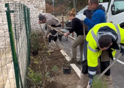 Plantation de l'EBE ZouVaï pour la Mairie de Lacoste (2)