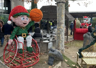 Visite des salariés de l'EBE Zou Vaï au showroom de Blachere Illumination France, plongée dans la magie de Noël.