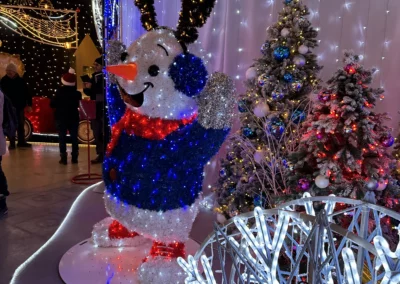 Visite des salariés de l'EBE Zou Vaï au showroom de Blachere Illumination France, plongée dans la magie de Noël.